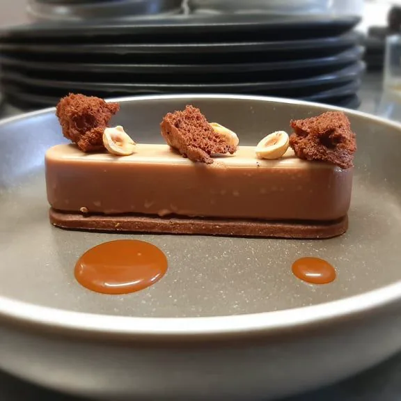 Entremets au chocolat et à la noisette